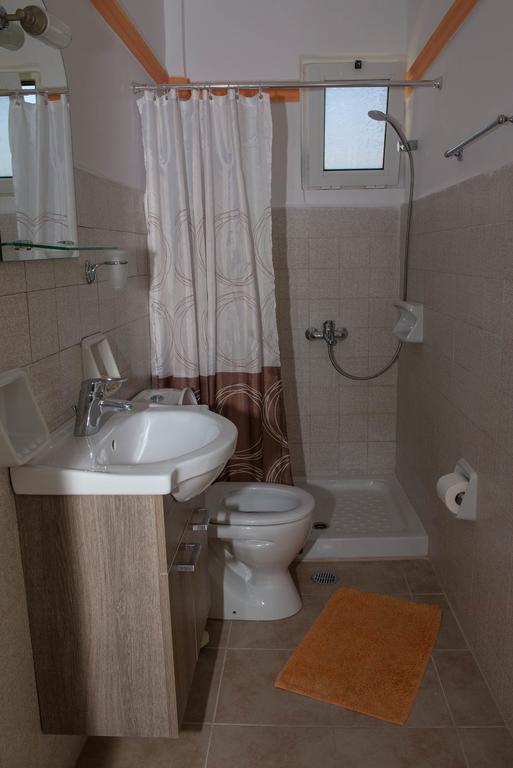 Matrona Apartments Poros Town Buitenkant foto